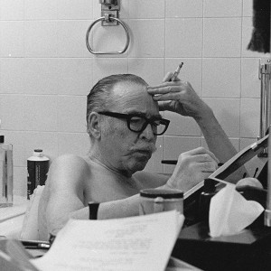 Screenwriter Dalton Trumbo (A&S ex’28) took his work everywhere. Here, in his bathtub, 1969. Photography courtesy of Mitzi Trumbo.