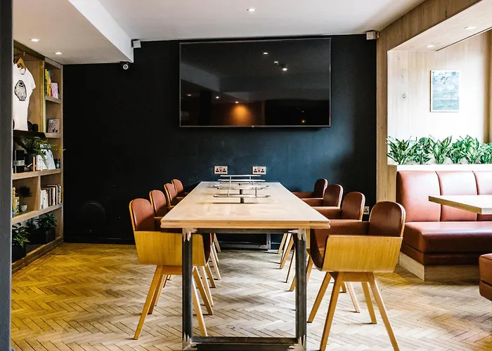 Top Cheap Hotels in Edinburgh's Vibrant City Center